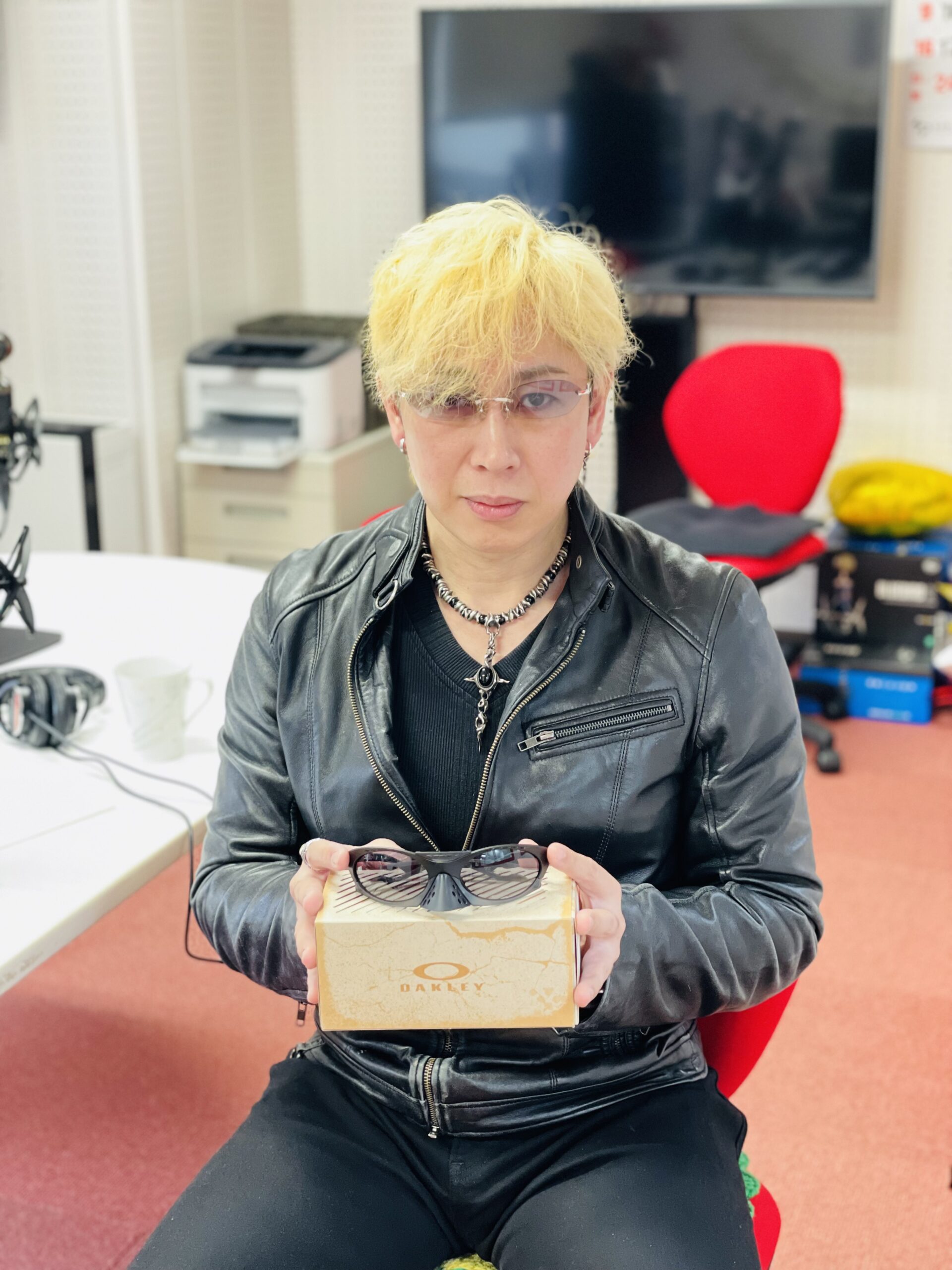 タケオ社長からのお年玉！オークリーのプランタリスの限定サングラスを1名様に！